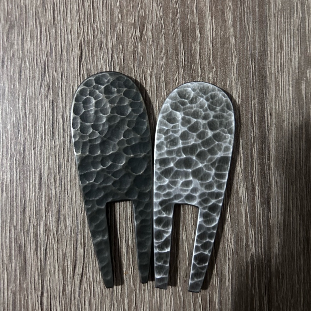 Golf divot repair tool